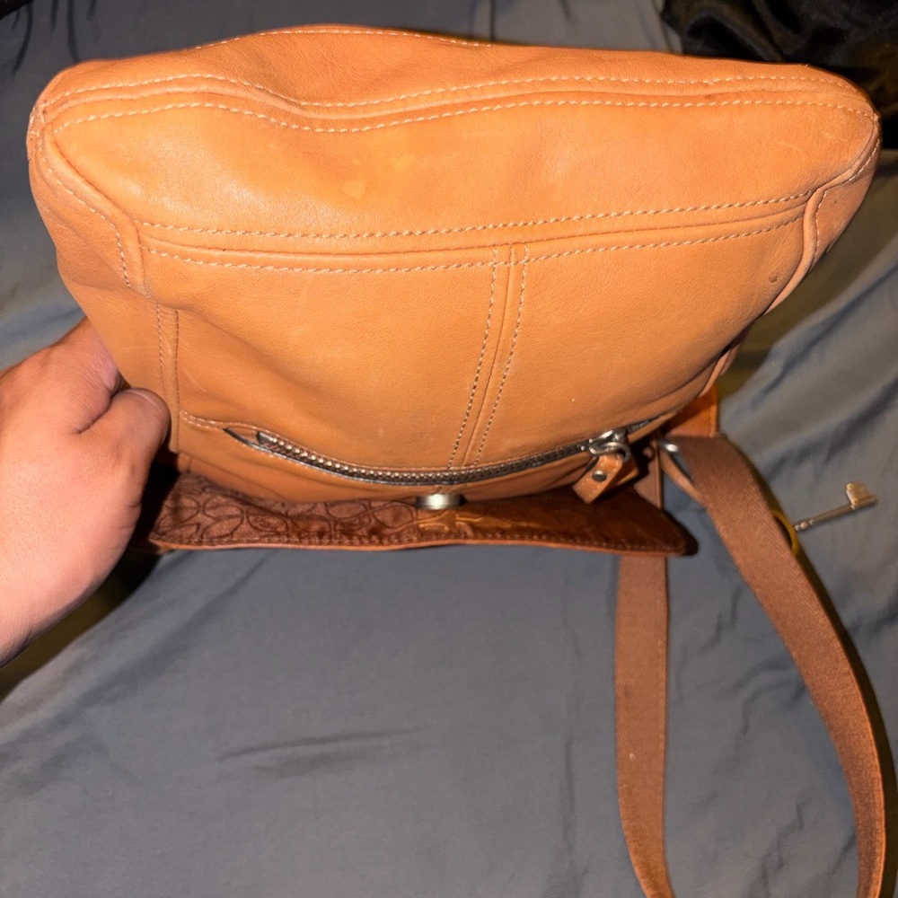 Tan Leather Crossbody Bag - Picture 3 of 4